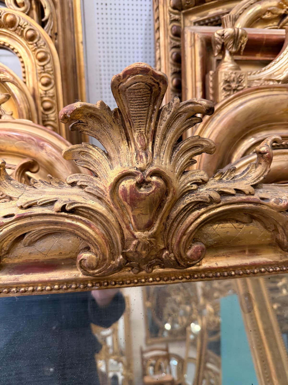 Paire de Miroirs d’époque Louis-Philippe fronton Louis XV (cliquer sur la photo principale) – Image 2
